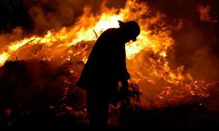 Ordenan el apoyo de las Fuerzas Armadas en la emergencia por incendios en el Delta del Paraná. Ordenan el apoyo de las Fuerzas Armadas en la emergencia por incendios en el Delta del Paraná.