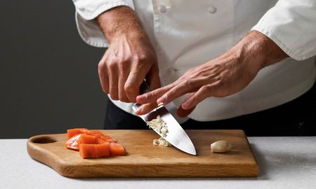 Los cocineros de casas particulares reciben un nuevo aumento en marzo de 2025, con valores actualizados para su salario por hora y mensual. Los cocineros de casas particulares reciben un nuevo aumento en marzo de 2025, con valores actualizados para su salario por hora y mensual.