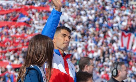 Luis Suárez, cerca de ser nuevo jugador del Gremio de Porto Alegre Luis Suárez, cerca de ser nuevo jugador del Gremio de Porto Alegre