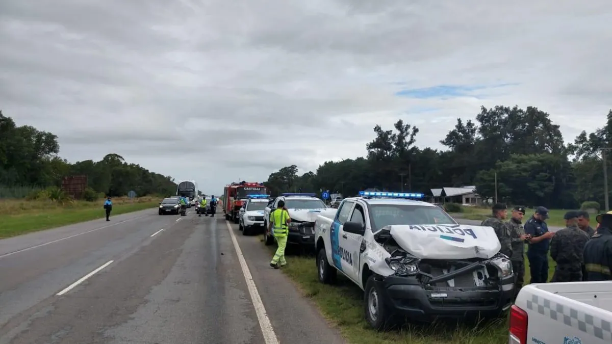 Ocho patrulleros chocaron en cadena en la Autovía 2: un policía resultó herido