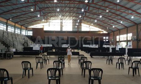 El Centro de Educación Física N° 29, situado en avenida Galicia y Las Heras, se acondicionó para la vacunación de docentes en la ciudad de Santa Fe. El Centro de Educación Física N° 29, situado en avenida Galicia y Las Heras, se acondicionó para la vacunación de docentes en la ciudad de Santa Fe.