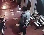 Video: le robó el celular a un nene de 5 años en una iglesia Video: le robó el celular a un nene de 5 años en una iglesia