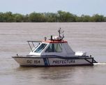 Cuatro amigos cayeron al agua cuando navegaban cerca de un club náutico en el río Paraná. Uno logró ponerse a salvo y fue hospitalizado. Cuatro amigos cayeron al agua cuando navegaban cerca de un club náutico en el río Paraná. Uno logró ponerse a salvo y fue hospitalizado.