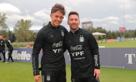 Comenzó a jugar en Liga Santafesina y ahora sueña con jugar el Mundial 2026 junto a Lionel Messi. Comenzó a jugar en Liga Santafesina y ahora sueña con jugar el Mundial 2026 junto a Lionel Messi.