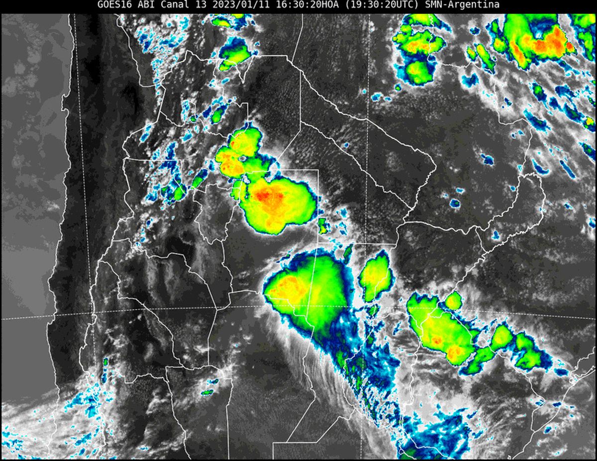 En la imagen satelital se observa abundante nubosidad asociada a inestabilidad cubriendo el cielo del centro y norte provincial.
