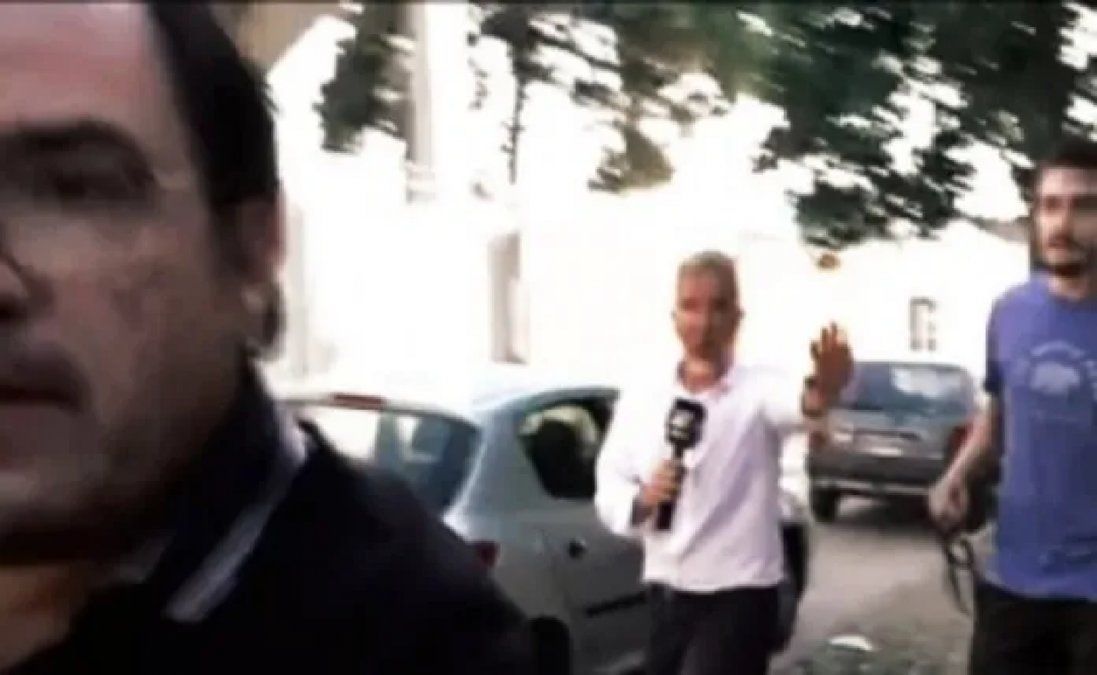 Los familiares de Máximo Thomsen agredieron a un periodista y un camarógrafo que estaban en vivo