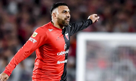 Wanchope Ábila durante el partido de River vs Colón en el estadio Más Monumental. Wanchope Ábila durante el partido de River vs Colón en el estadio Más Monumental.