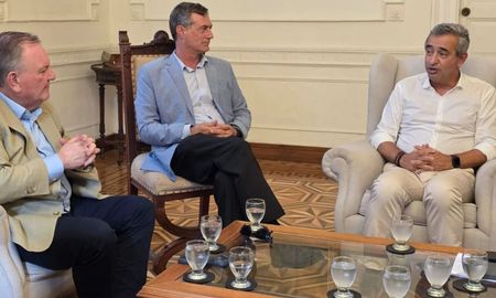 Senadores provinciales se reunieron con el intendente y concejales de Rosario en el marco de la ronda de consultas por el Proyecto de una nueva Ley Orgánica de Municipios. Senadores provinciales se reunieron con el intendente y concejales de Rosario en el marco de la ronda de consultas por el Proyecto de una nueva Ley Orgánica de Municipios.