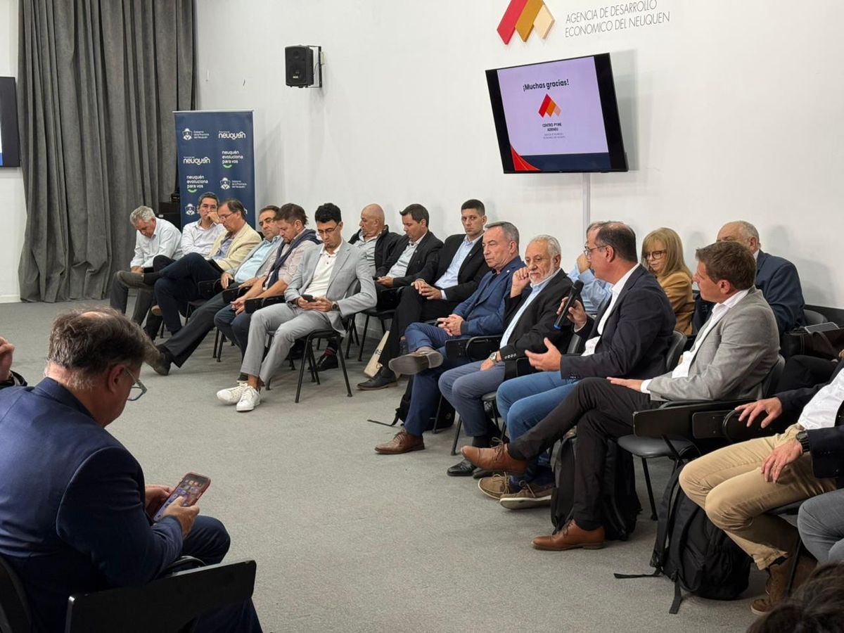 Una comitiva de empresarios de Santa Fe viajó a Neuquén para participar de un encuentro para fortalecer la alianza estratégica entre ambas provincias. Una comitiva de empresarios de Santa Fe viajó a Neuquén para participar de un encuentro para fortalecer la alianza estratégica entre ambas provincias.