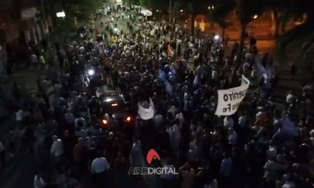 la caravana de perotti hasta casa de gobierno desde el drone de aire