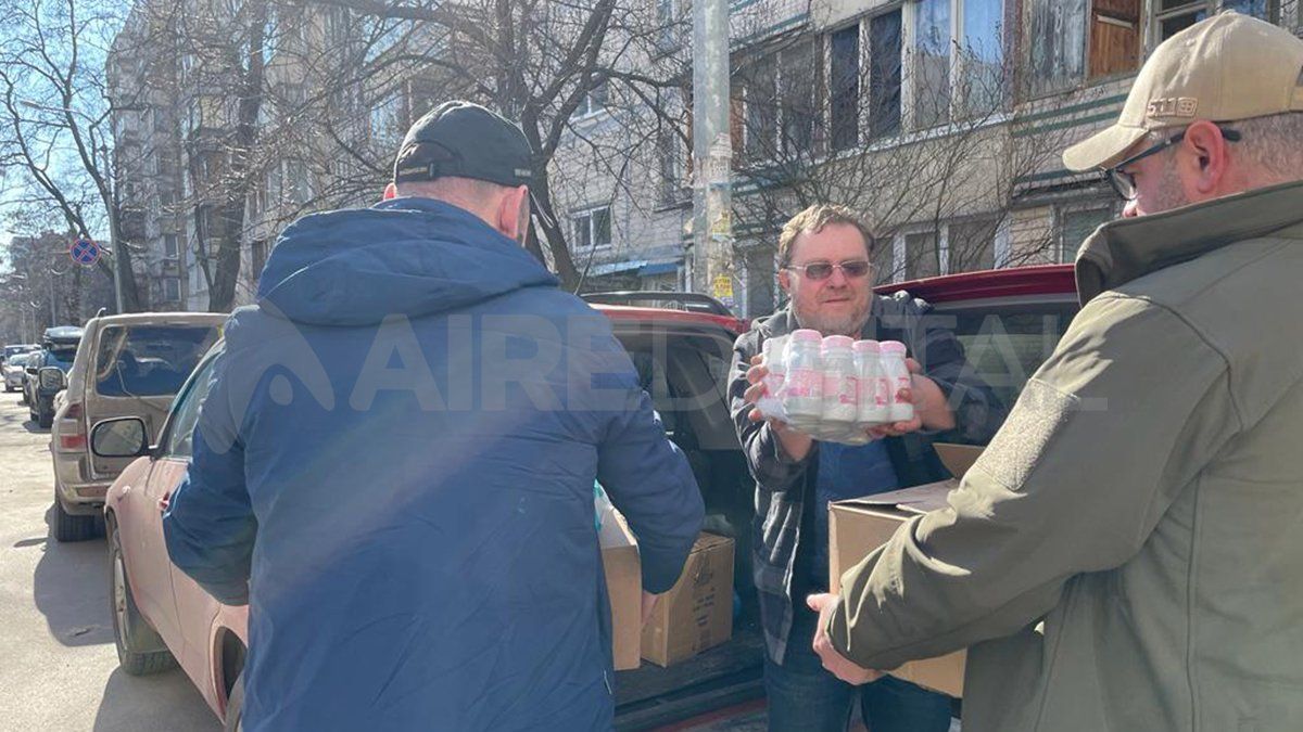 En Ucrania, los civiles se organizan para ayudar a los