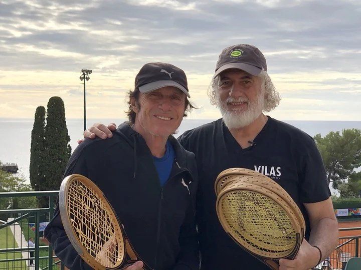 Guillermo Vilas y el periodista Eduardo Puppo. 