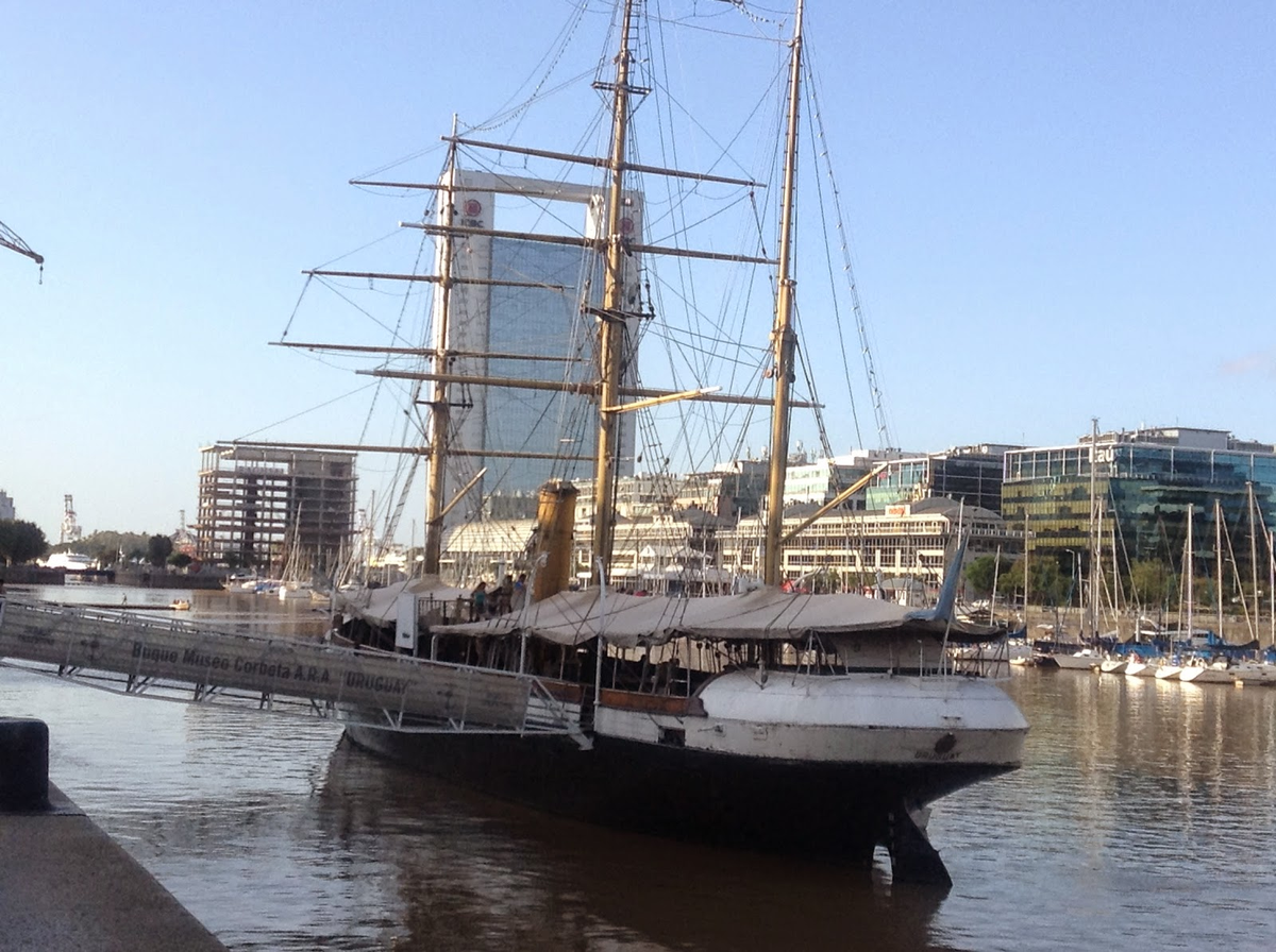 Visitar la Corbeta Uruguay