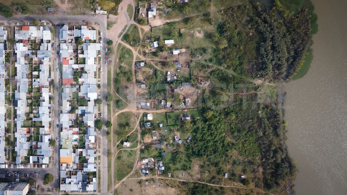 La Municipalidad de Santa Fe y el Gobierno de la Provincia no brindan información sobre la cantidad de familias asentadas irregularmente sobre los terraplenes defensivos.