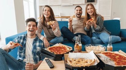 Comida y cine: qué plato es ideal para acompañar una película desde la comodidad del sofá