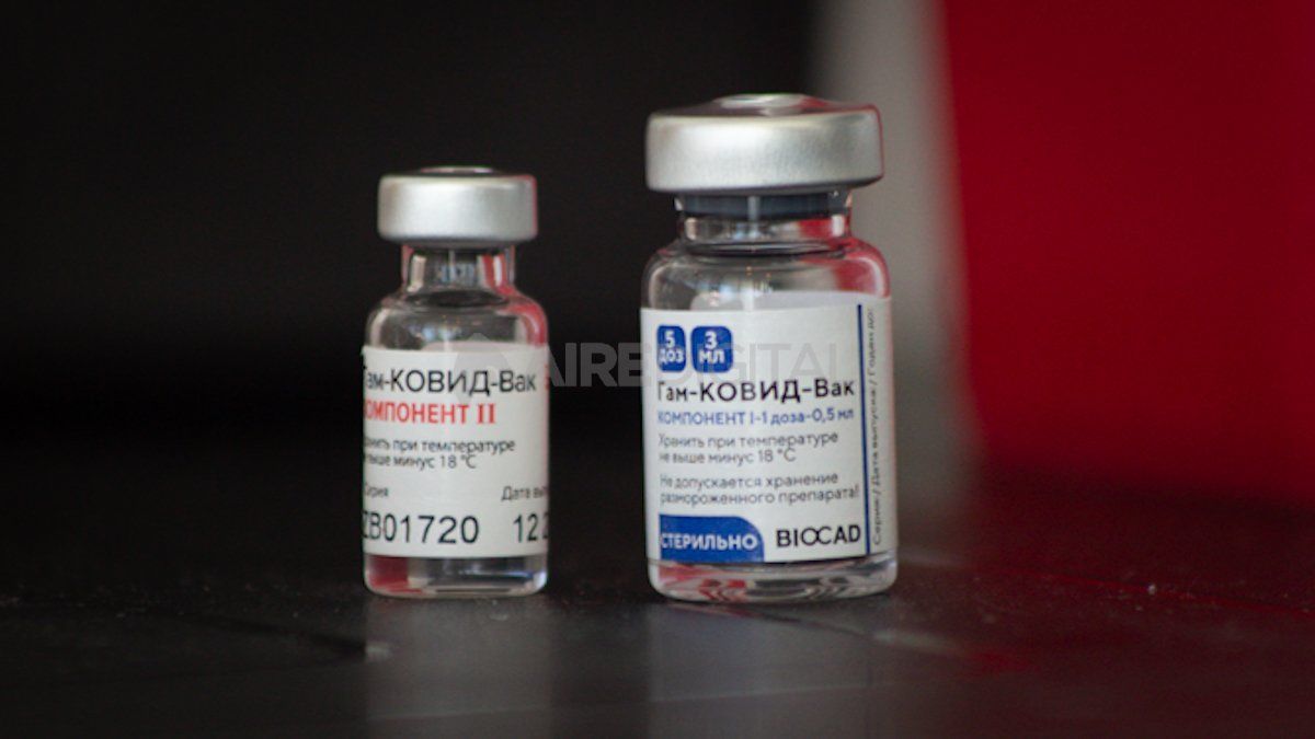 La campaña de vacunación en Argentina se despliega sobre los agentes de Salud.