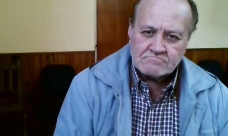 El policía retirado y comunicador siguó la audiencia desde su lugar de detención El policía retirado y comunicador siguó la audiencia desde su lugar de detención