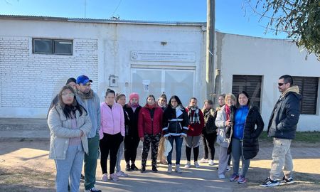 Alto Verde: padres de alumnos de la Escuela Jesús Resucitado reclamaron por el apartamiento de un personal no docente. Alto Verde: padres de alumnos de la Escuela Jesús Resucitado reclamaron por el apartamiento de un personal no docente.