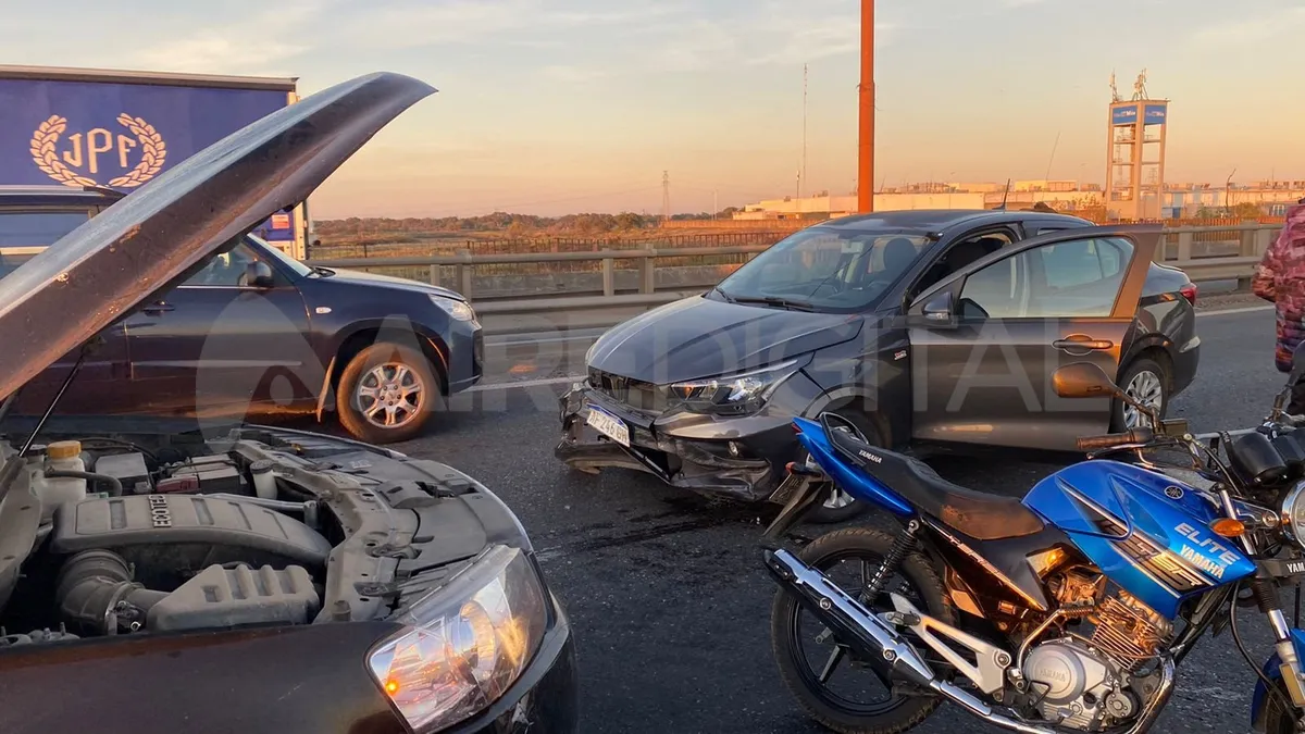 Dos accidentes de tránsito sobre la ruta 168, en la mañana del lunes, provocaron graves incidencias en el tránsito.