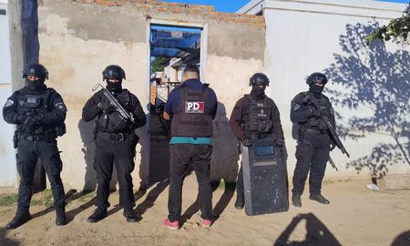 El allanamiento fue ejecutado con grupos tácticos que irrumpieron en el domicilio. El allanamiento fue ejecutado con grupos tácticos que irrumpieron en el domicilio.