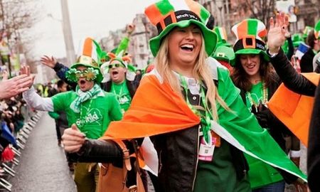 Los festejos por el día de San Patricio, el santo patrono de Irlanda, se concentran el 17 de marzo en ese país europeo. Los festejos por el día de San Patricio, el santo patrono de Irlanda, se concentran el 17 de marzo en ese país europeo.