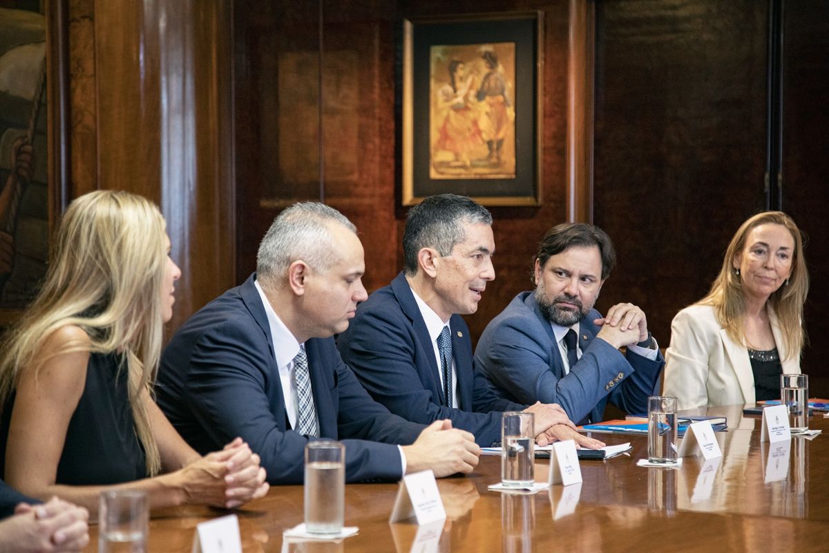 Pfizer y Sinergium producirán la vacuna antineumocócica VCN20 en Argentina. Pfizer y Sinergium producirán la vacuna antineumocócica VCN20 en Argentina.