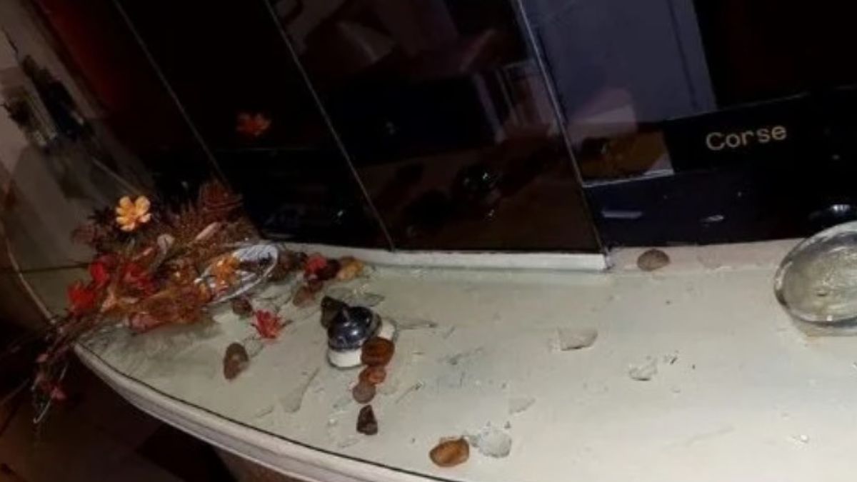 El ladr&oacute;n ingres&oacute; al comercio mientras la v&iacute;ctima se encontraba atendiendo y comenz&oacute; a insultarla para intimidarla.