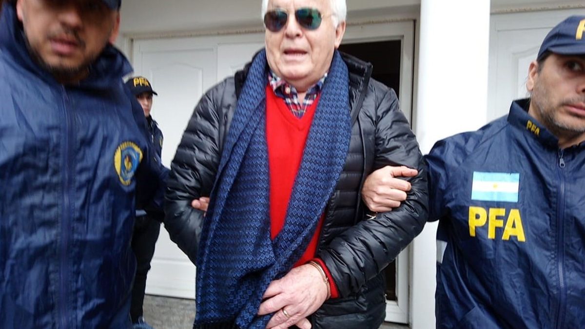 La denuncia está enmarcada en la causa por la detención de Herme Juárez en agosto de 2019. Juárez es un dirigente de la cooperativa de trabajadores portuarios de Puerto General San Martín. La denuncia está enmarcada en la causa por la detención de Herme Juárez en agosto de 2019. Juárez es un dirigente de la cooperativa de trabajadores portuarios de Puerto General San Martín.