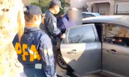Detienen a un médico en la causa de la secta de Villa Crespo. Detienen a un médico en la causa de la secta de Villa Crespo.