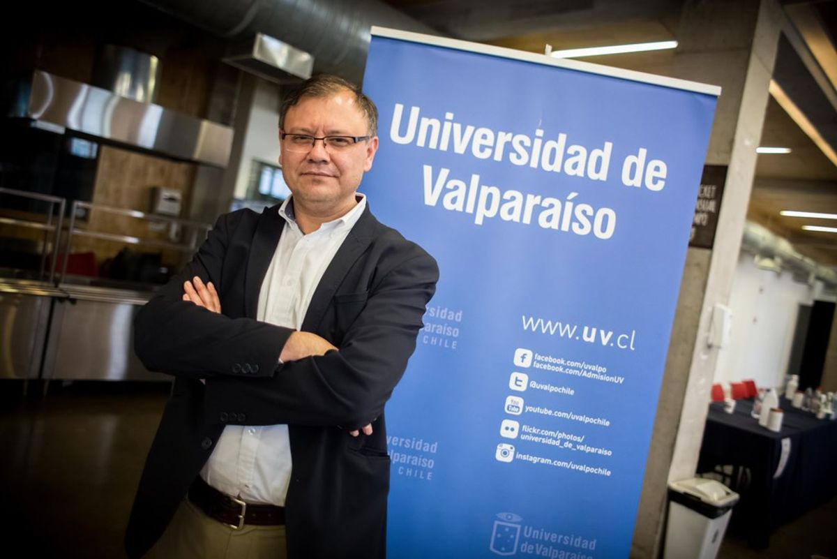 Osvaldo Corrales Jorquera, psicólogo y doctor en Psicología social, rector de la Universidad de Valparaíso y presidente del Consorcio de Universidades del Estado de Chile. Osvaldo Corrales Jorquera, psicólogo y doctor en Psicología social, rector de la Universidad de Valparaíso y presidente del Consorcio de Universidades del Estado de Chile.