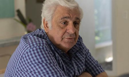 Samid fue reconocido por dos mujeres que lo escracharon públicamente en un restaurante por violar la prisión domiciliaria. Samid fue reconocido por dos mujeres que lo escracharon públicamente en un restaurante por violar la prisión domiciliaria.