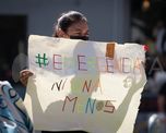 El último viernes, organizaciones feministas marcharon en Santa Fe para reclamar políticas activas contra la violencia de género. El último viernes, organizaciones feministas marcharon en Santa Fe para reclamar políticas activas contra la violencia de género.