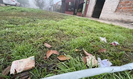 En el lugar donde cayó la víctima quedaron algunos billetes. En el lugar donde cayó la víctima quedaron algunos billetes.