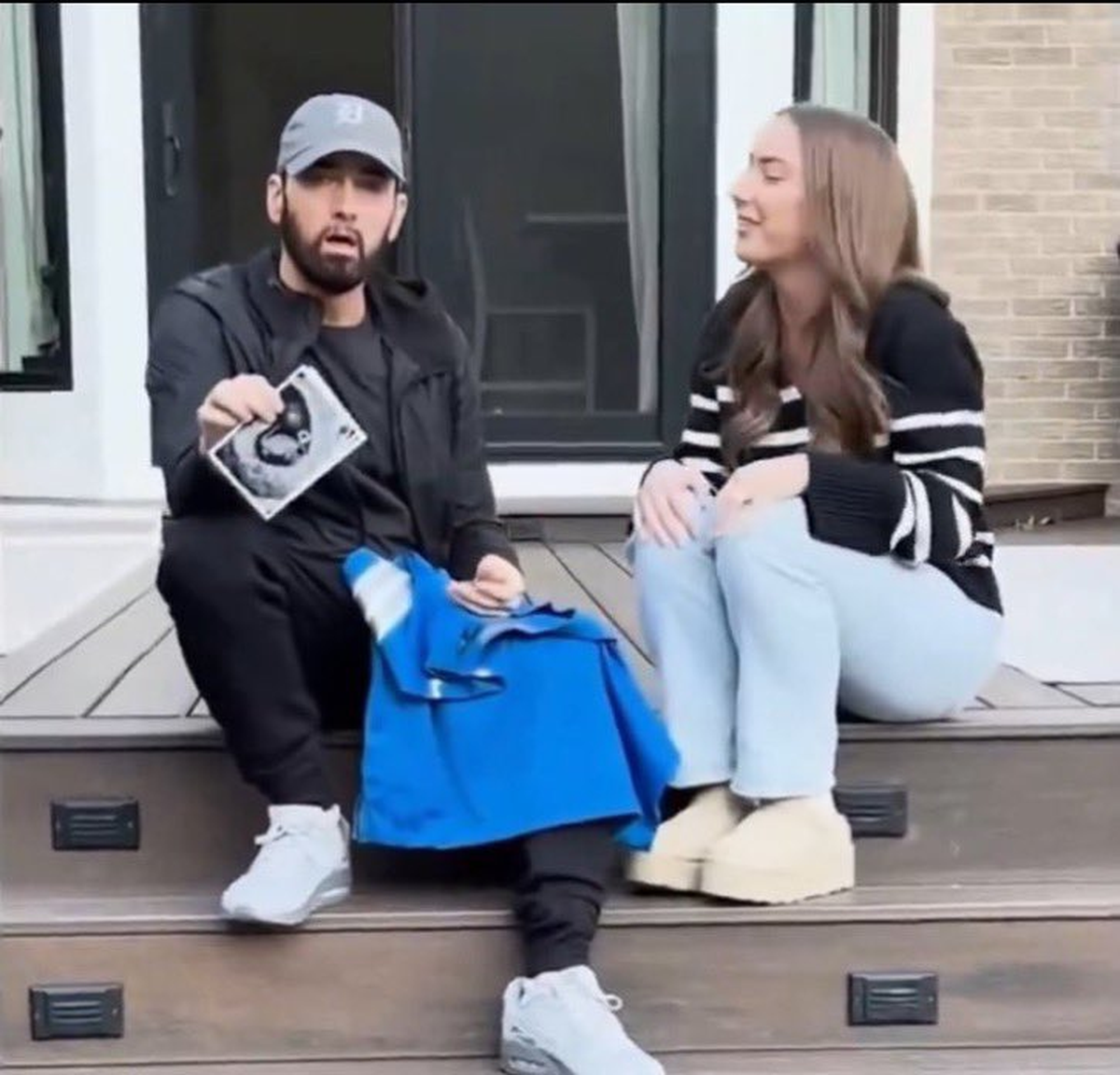 El anunio del embarazo de Hailie. El anunio del embarazo de Hailie.