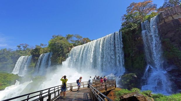 Lejos del calor extremo del verano, el Parque Nacional Iguazú se consolidan como dos de los destinos más elegidos del invierno por quienes buscan disfrutar de la naturaleza con temperaturas más agradables.