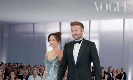 David y Victoria Beckham se visitieron de gala para la boda de su hijo Brooklyn David y Victoria Beckham se visitieron de gala para la boda de su hijo Brooklyn