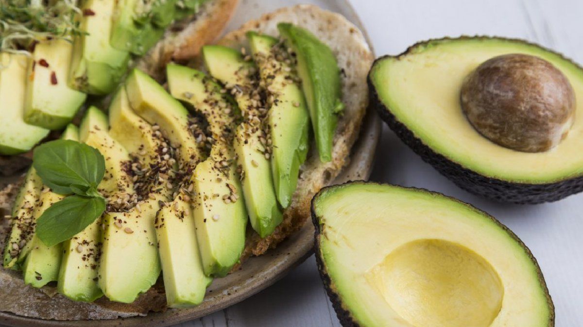 La palta es un alimento con múltiples propiedades beneficiosas para la salud, incorporarlo en tus comidas será de gran ayuda para cuidar tu figura. 