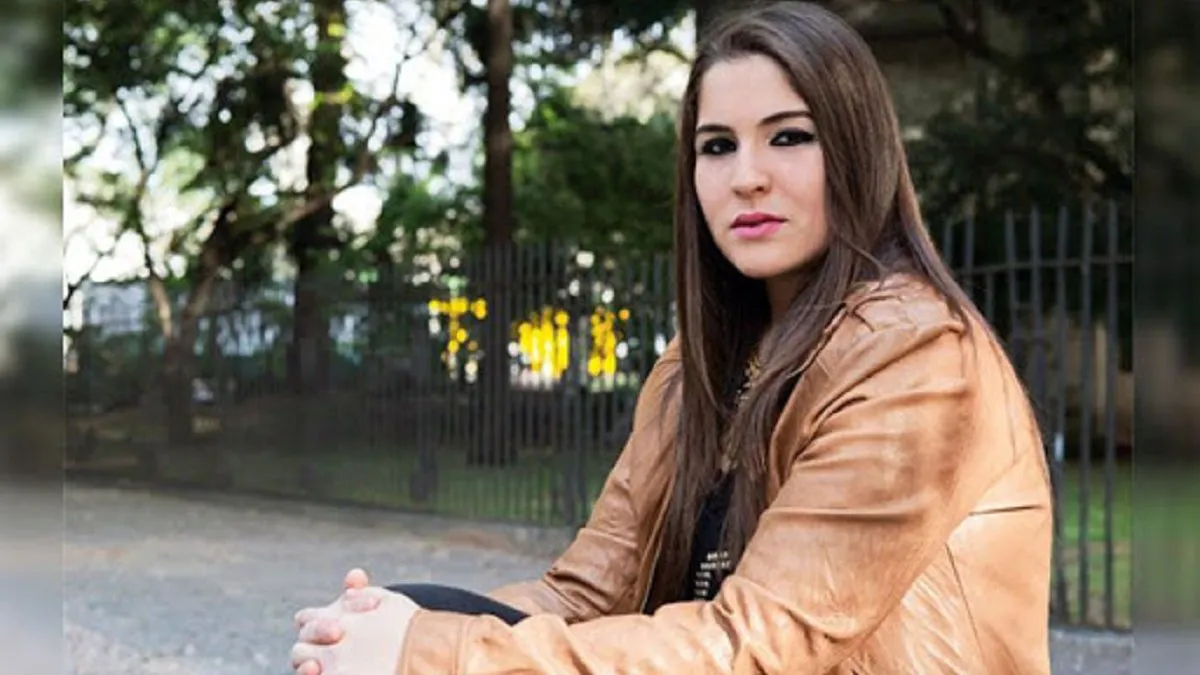 Antonella Menem mostró la tumba de su padre e hizo una fuerte denuncia