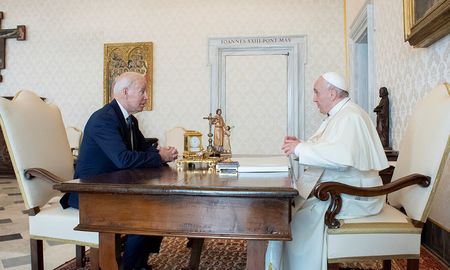 Biden se reunió con Francisco en Roma, por más de una hora. Biden se reunió con Francisco en Roma, por más de una hora.