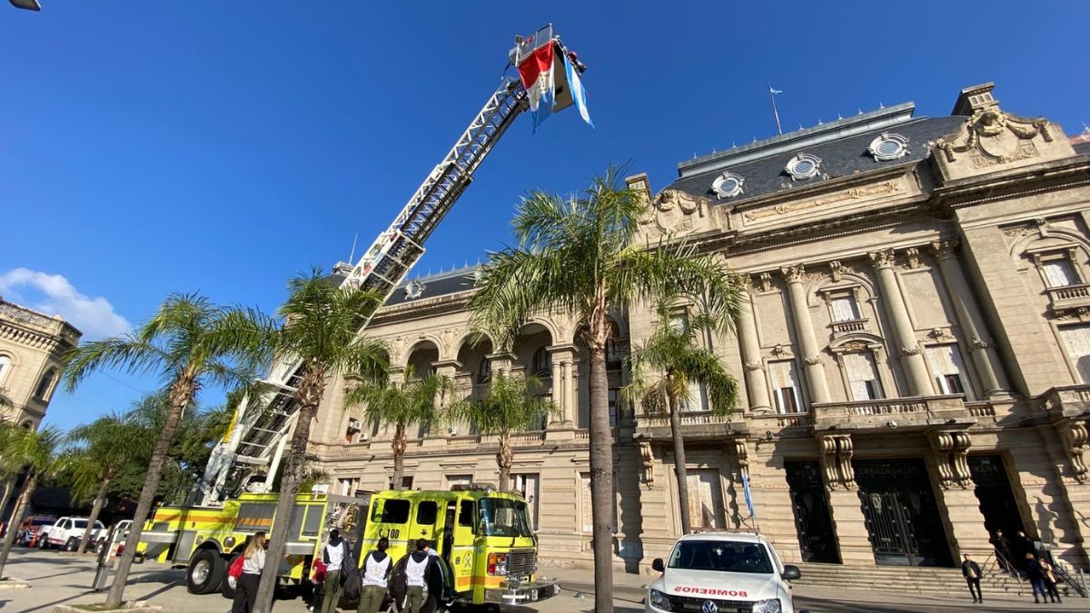 El acto se realizó este jueves 5 de junio en horas de la siesta frente a Casa de Gobierno.