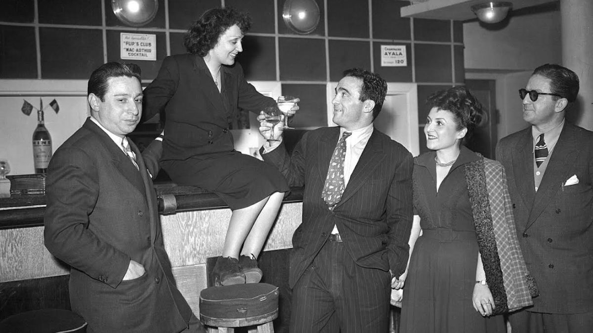 Esta foto fue tomada el 17 de marzo de 1948 en el teatro Club des Cinq de París, uno de los tantos escenarios donde Piaf se presentó en la Ciudad Luz. En septiembre siguiente, Cerdan se consagraría campeón mundial mediano. Esta foto fue tomada el 17 de marzo de 1948 en el teatro Club des Cinq de París, uno de los tantos escenarios donde Piaf se presentó en la Ciudad Luz. En septiembre siguiente, Cerdan se consagraría campeón mundial mediano.