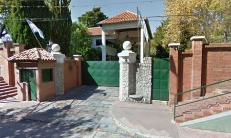 Javier Milei dijo que se mudará a Olivos. Javier Milei dijo que se mudará a Olivos.