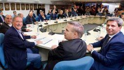 Los gobernadores se despegan de Cristina y se unen por los fondos Los gobernadores se despegan de Cristina y se unen por los fondos