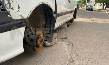 El hecho ocurrió en inmediaciones de calle Saavedra al 5900. Los vecinos aseguran que están cansados de la inseguridad en el barrio. El hecho ocurrió en inmediaciones de calle Saavedra al 5900. Los vecinos aseguran que están cansados de la inseguridad en el barrio.