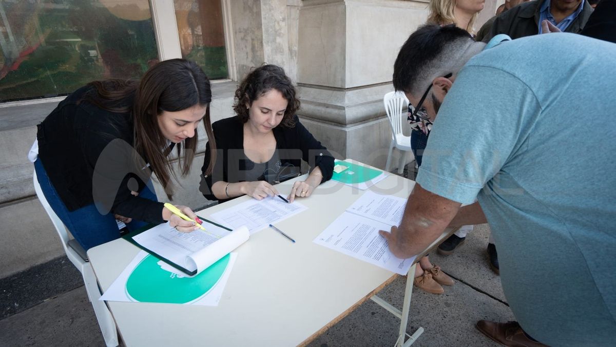 La Municipalidad de Santa Fe entregó 45 licencias de taxis y remises.