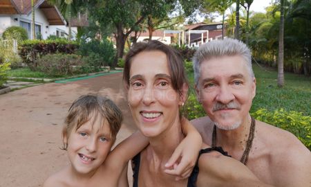 Jorge Cappato, su mujer Julieta Peteán y su hijo Lucio quedaron varados en India y durante 40 días fueron los únicos huéspedes de una posada en el estado de Goa. Jorge Cappato, su mujer Julieta Peteán y su hijo Lucio quedaron varados en India y durante 40 días fueron los únicos huéspedes de una posada en el estado de Goa.