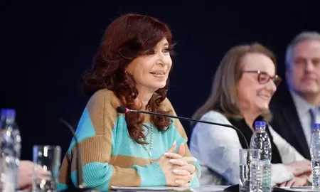 Fernández de Kirchner había quedado como candidata única después de que la Justicia Electoral hiciera lugar a la impugnación de la lista del gobernador de La Rioja, Ricardo Quintela. Fernández de Kirchner había quedado como candidata única después de que la Justicia Electoral hiciera lugar a la impugnación de la lista del gobernador de La Rioja, Ricardo Quintela.