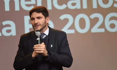 El gobernador de Santa Fe, Maximiliano Pullaro se refirió a las negociaciones paritarias con los gremios. El gobernador de Santa Fe, Maximiliano Pullaro se refirió a las negociaciones paritarias con los gremios.