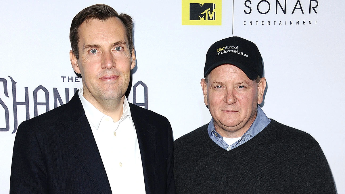 Alfred Gough y Milles Millar, creadores de Into the Badlands, Smallville y Merlina.