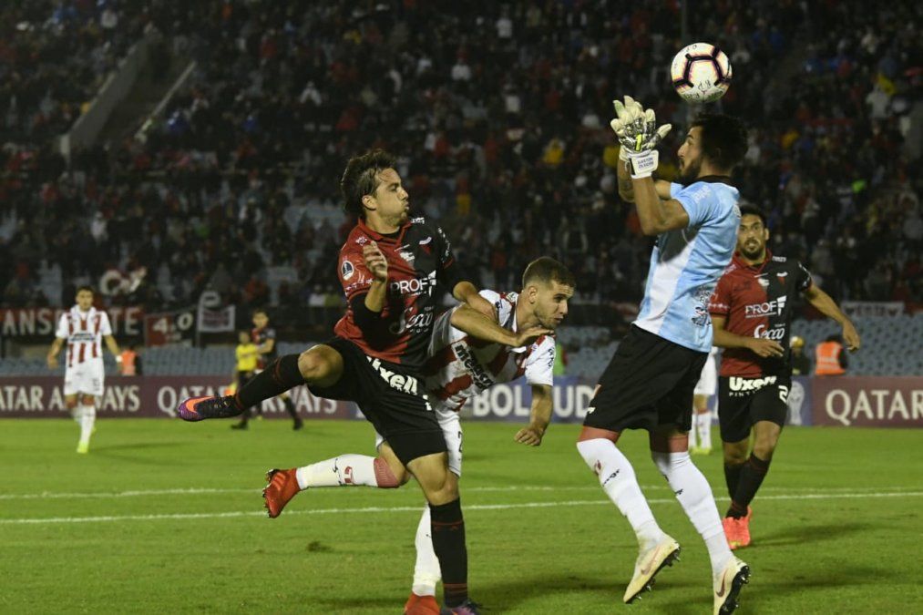 Colón no jugó bien y no logró la ventaja que lo tranquilice para la vuelta
